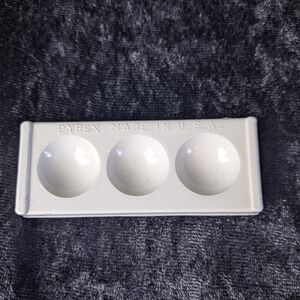 Corning PYREX 3 well lab spot plate